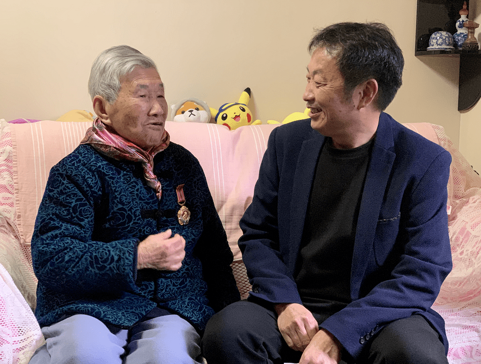 冬日送暖 区体育局领导走访慰问离退休职工_陈信武