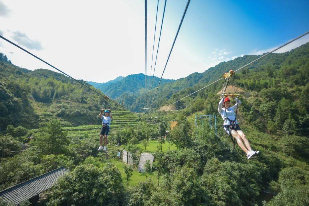 即免费赠送【篁岭石门峡门票 长潭走壁 高空溜索 28元/人烧烤套餐】