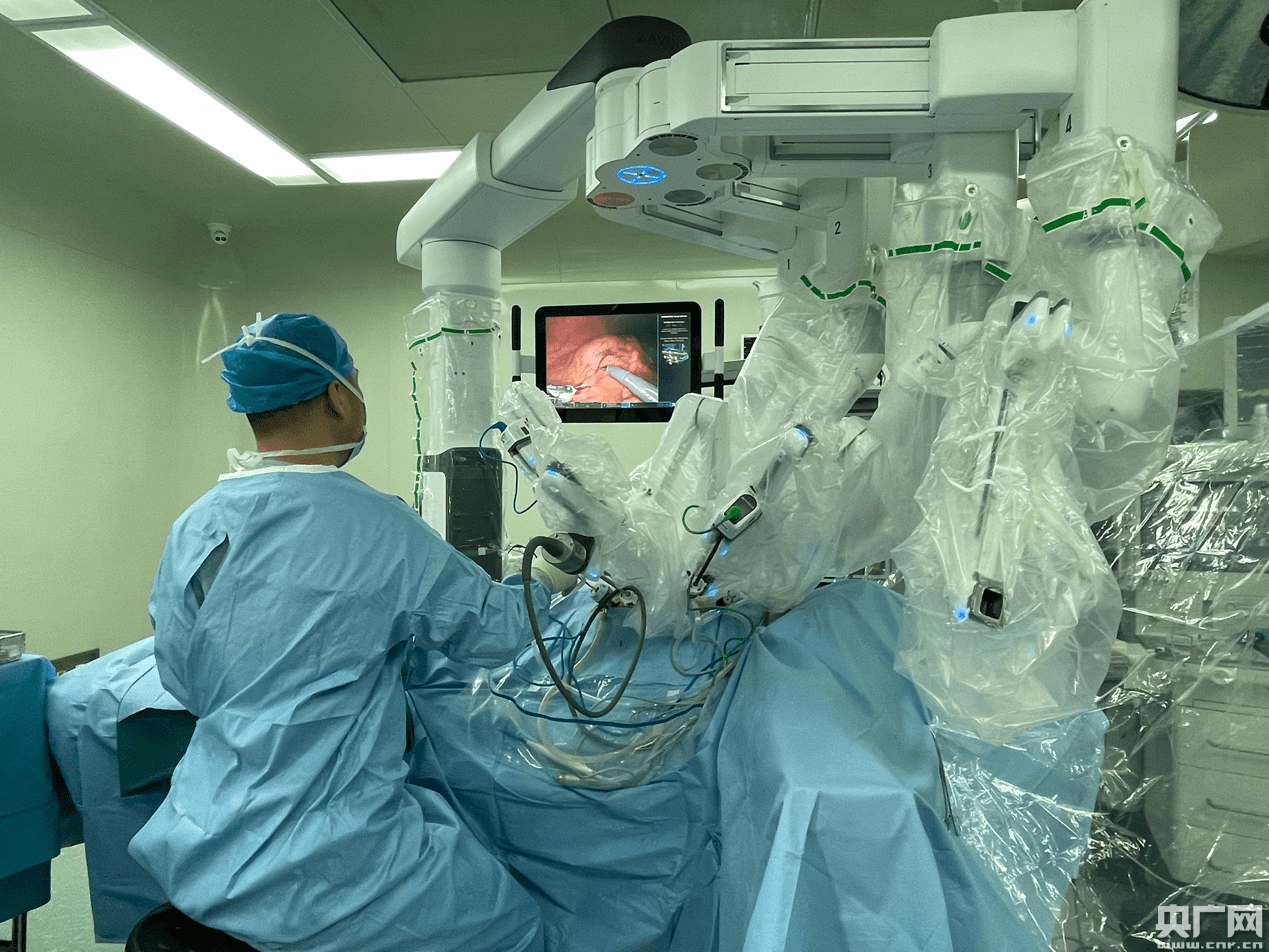 辅助|天津市完成首例达芬奇机器人辅助下同时切除肾癌及肝转移灶手术