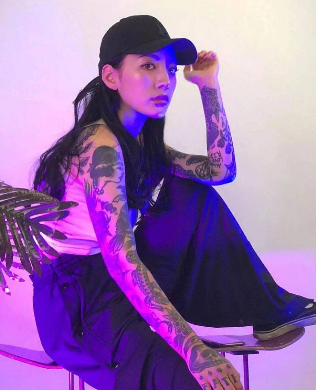 解欲南韩美女纹身师私下是单亲妈妈2120年了你还管人体艺术叫异类
