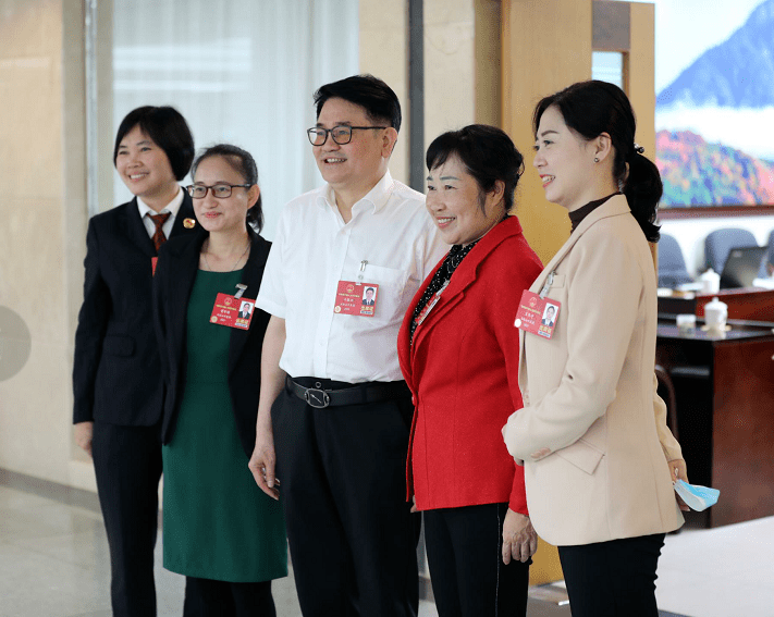 省六届人大四次会议闭幕一分钟回顾五指山代表团履职情况