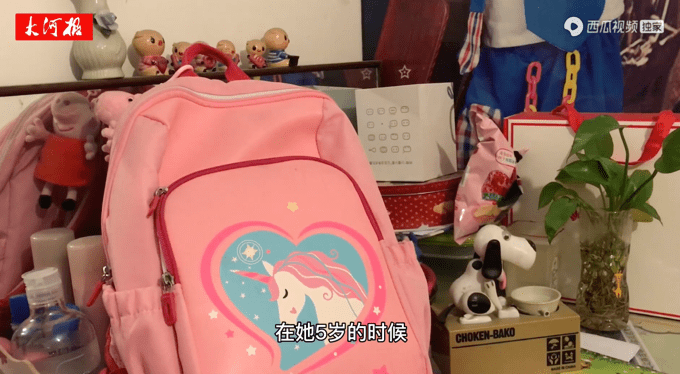 8岁女儿去世后父亲转到陵园上班 墓碑前的一吻看哭千万网友（图）