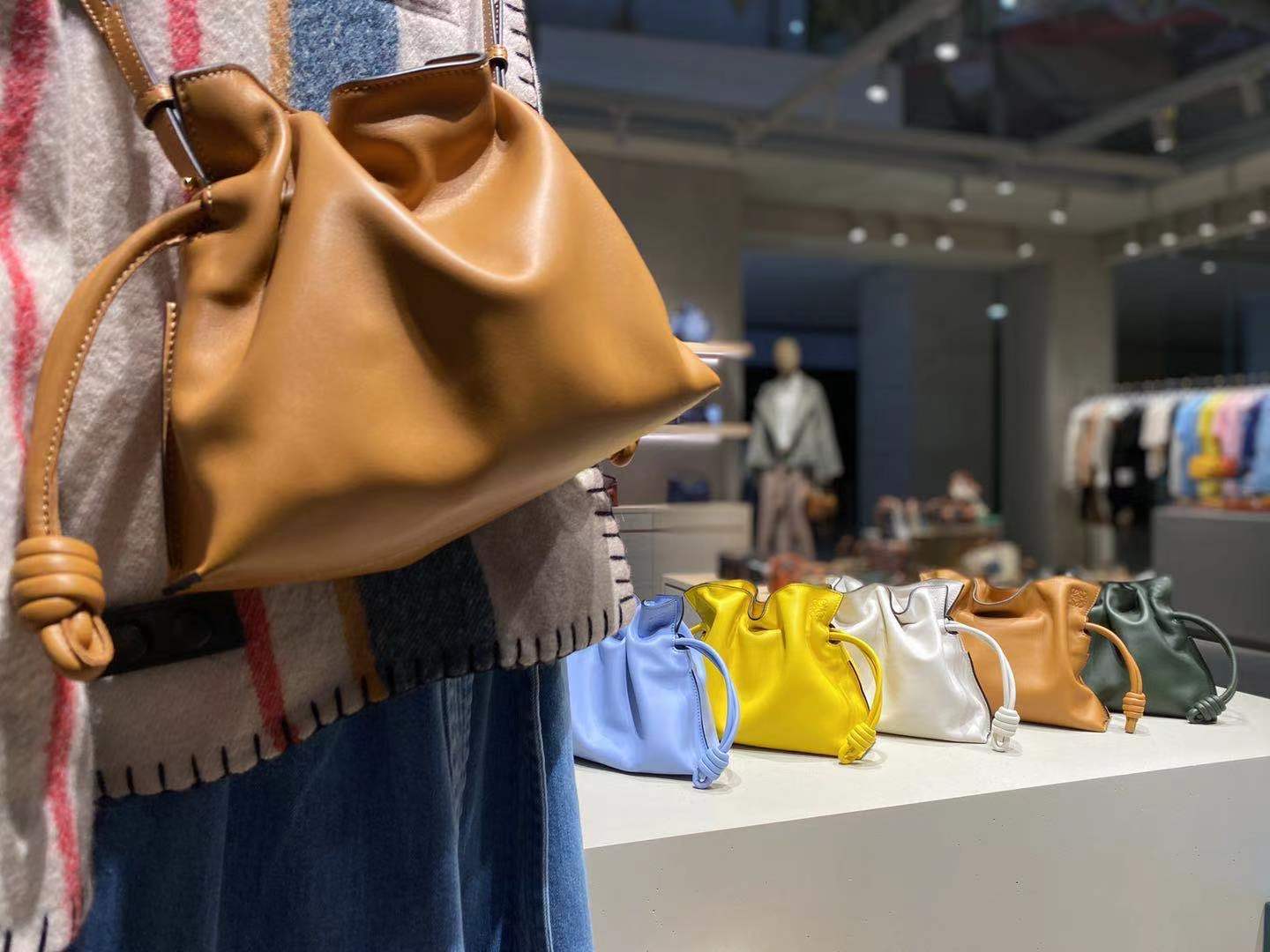 重庆独家loewe罗意威精品店在星光68广场璀璨启幕