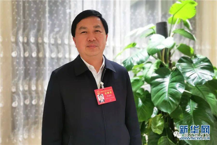 湖北省人大代表,神农架林区党委副书记,区长刘启俊