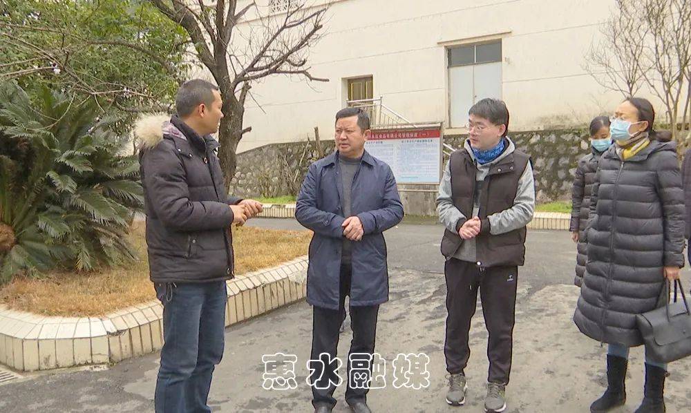 调研中,万庆华先后来到贵州永红食品有限公司,贵州惠水西南水泥有限