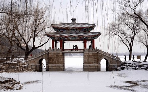 这座园林里，藏着从“北平”到“北京”的历史折痕 | 草地·神州风物