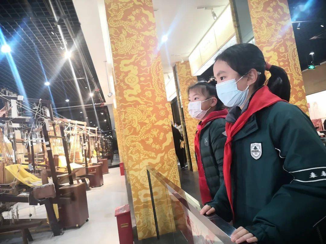 【雏鹰新闻报道】走进云锦博物馆 感受云锦的神奇魅力_南京