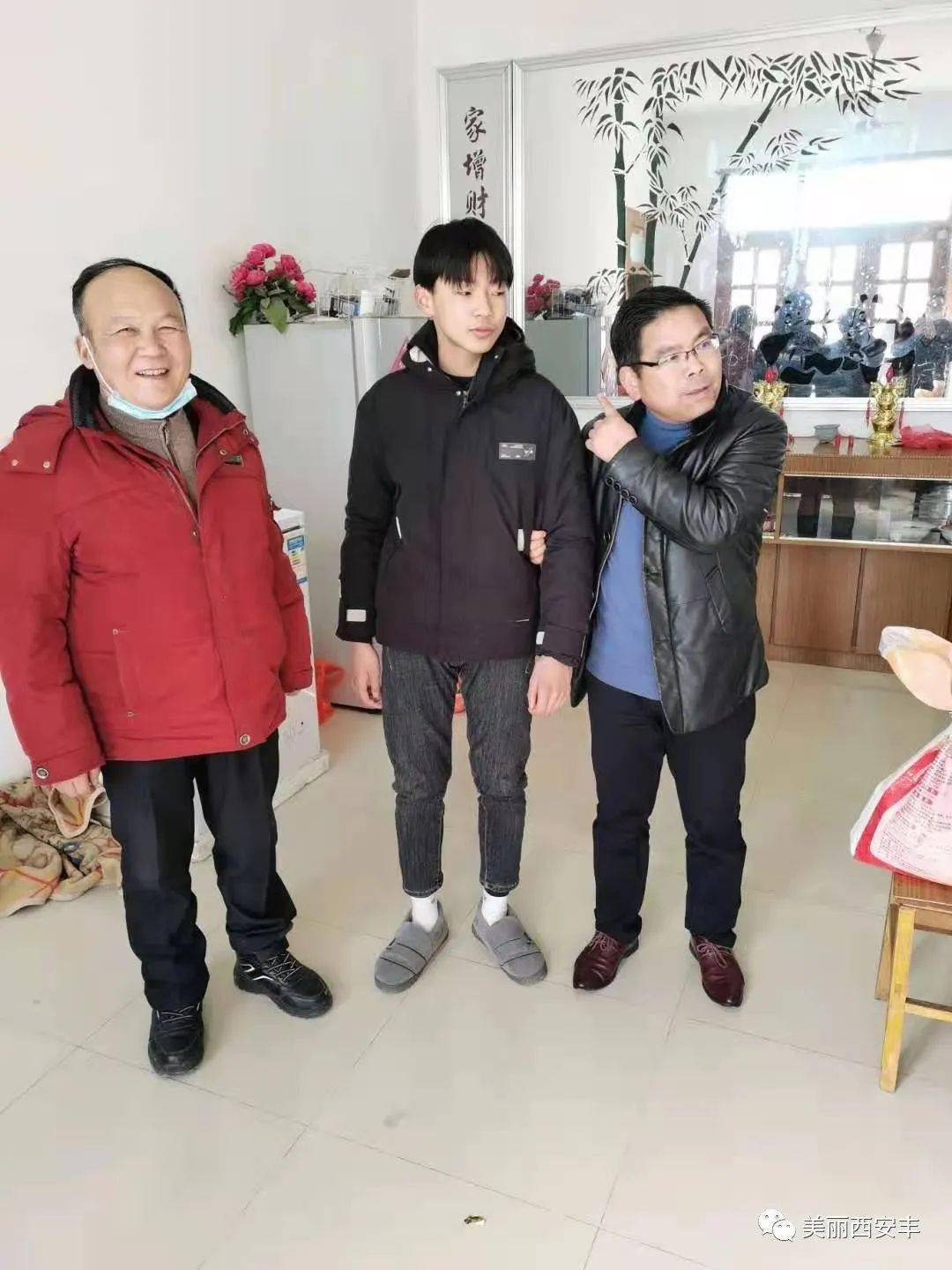 1月29日上午,在常务副校长吕锦洲的亲自带领下,西安丰镇中心初级中学