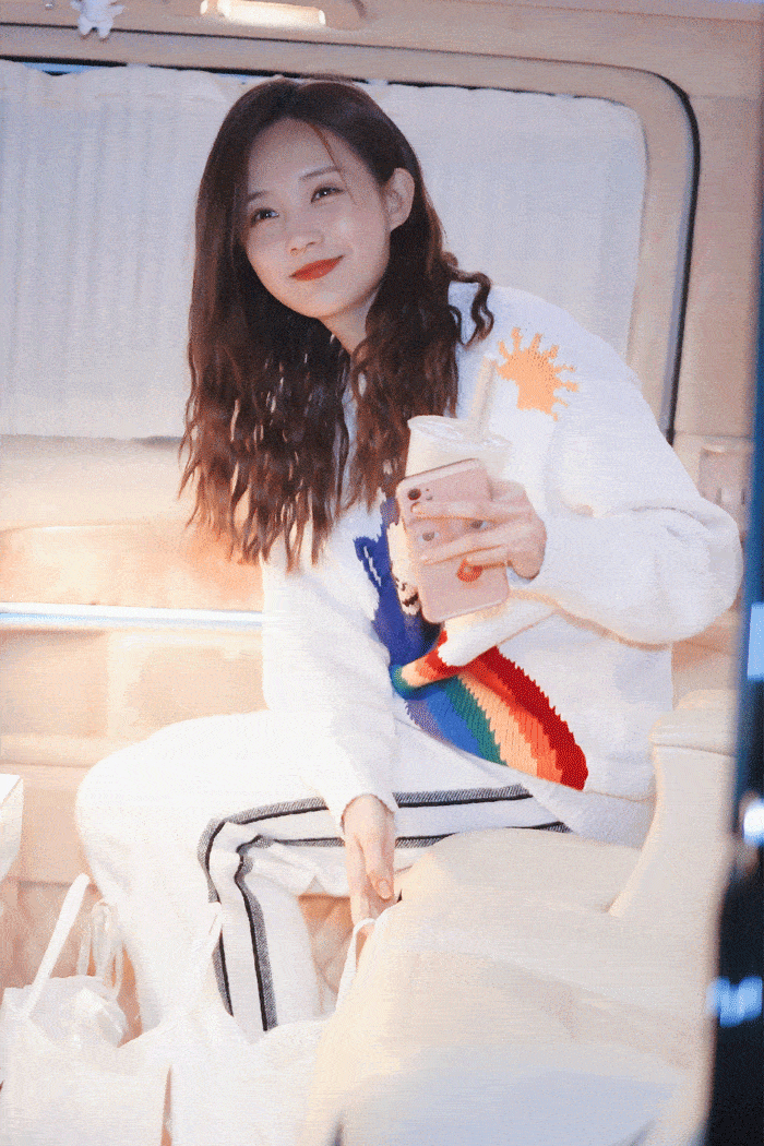 moco情人节预热杨幂吴昕张雨绮李一桐高甜穿搭