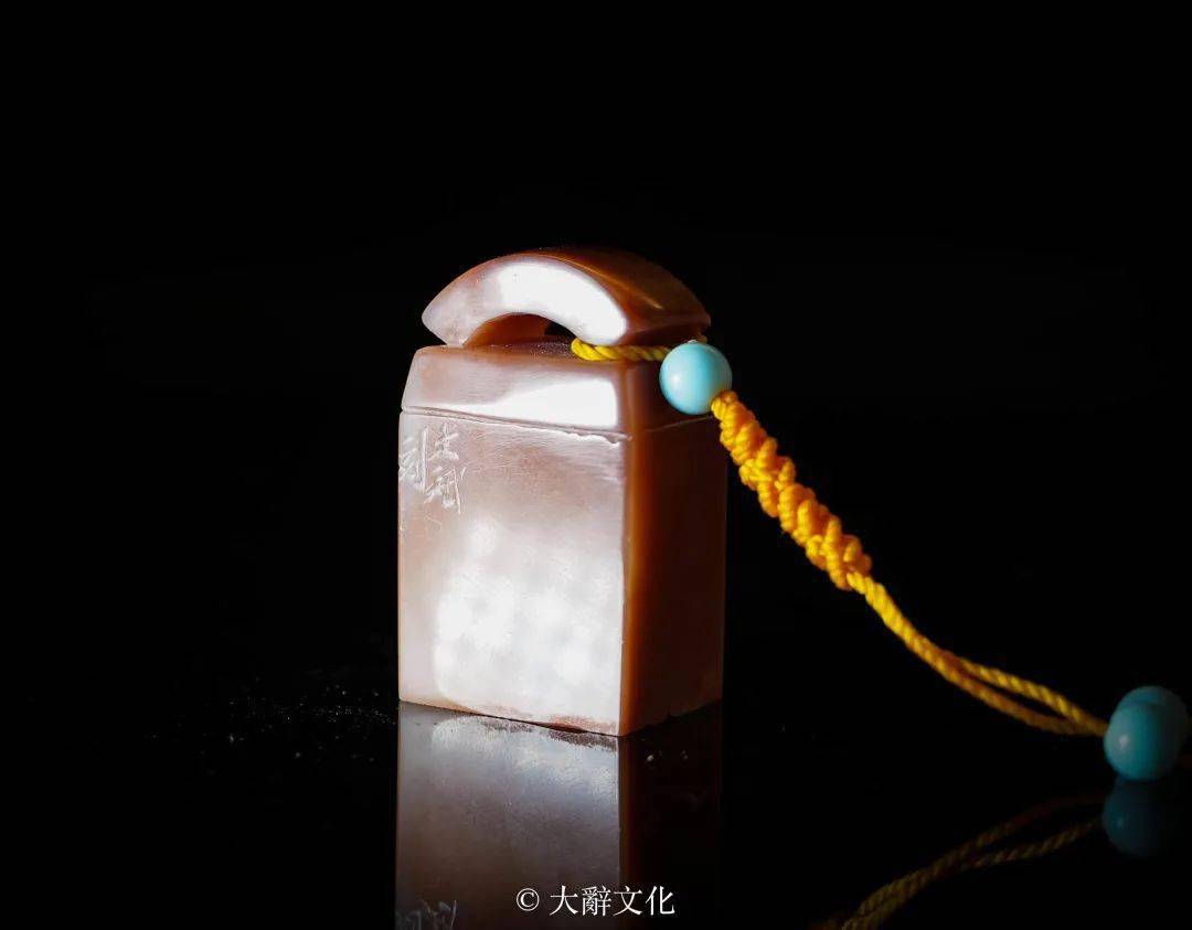 边款:文斌刻7黄文斌精品印章《辛丑》作品尺寸:1.4cm x 1.4cm x 4.