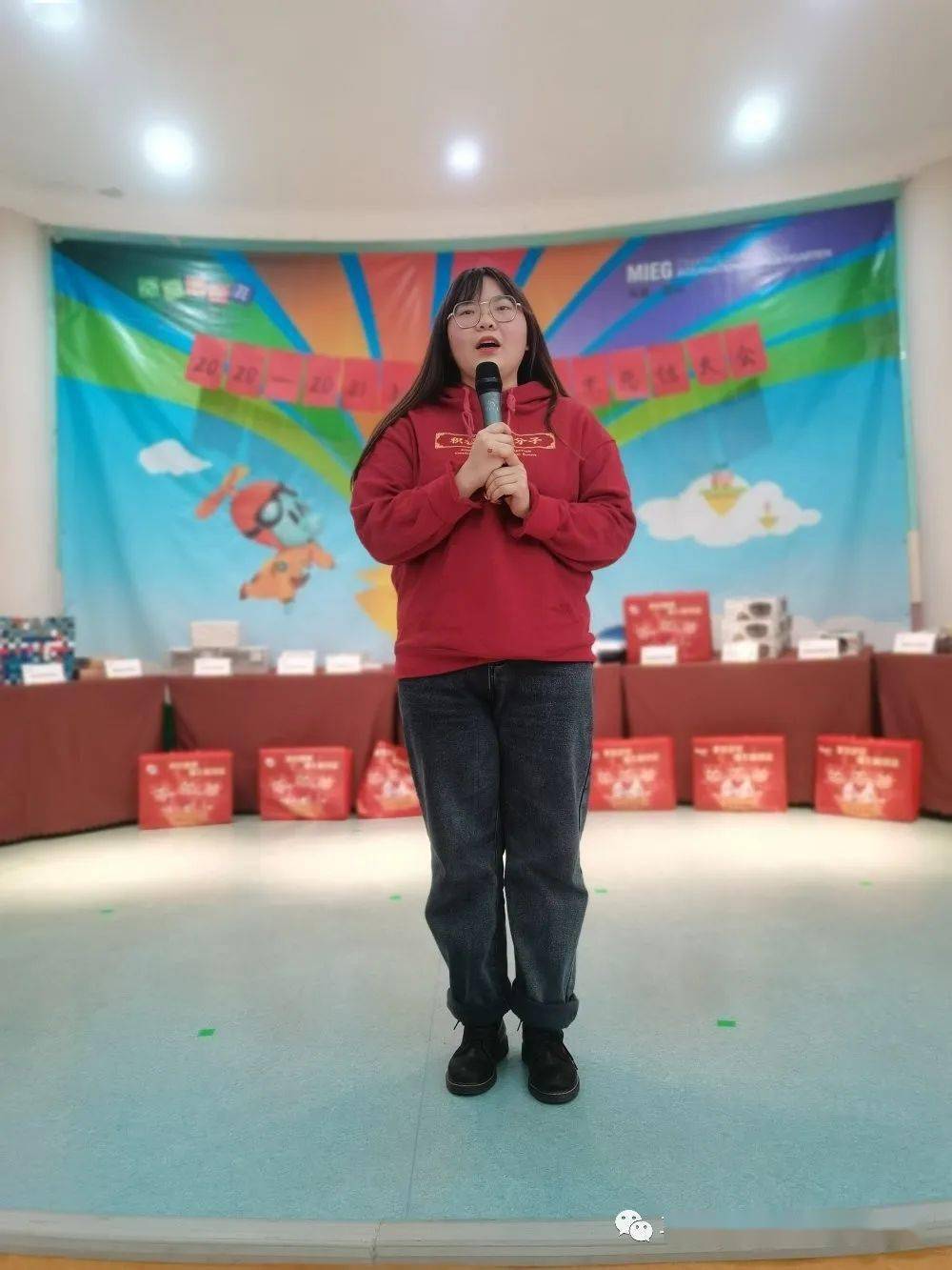 脸上带笑,眼里有光,心里有爱——马荣长江紫都幼儿园学期总结表彰大会