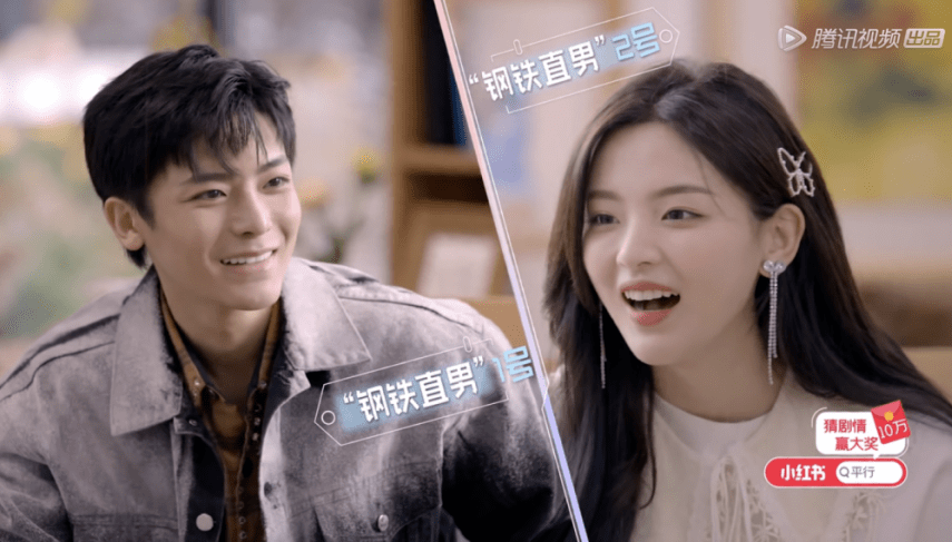 一边,超越妹妹躺在沙发上摆弄着娃娃,暗自伤神;另一边,侯明昊在踢着