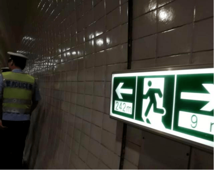 所有人,春节自驾回家,高速公路隧道内发生火灾怎么办?