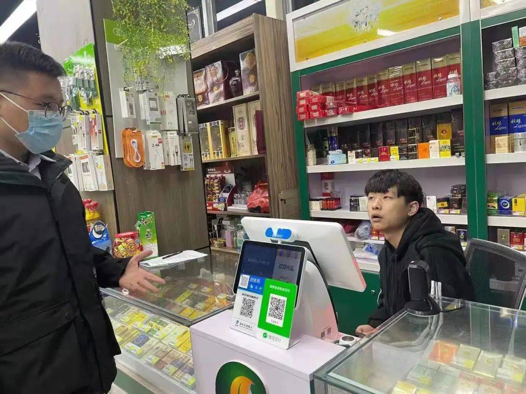 万昌中路1069弄10号九龙超市▲服务员未佩戴口罩万昌中路1097号香园