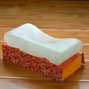 应城素有"膏都盐海"之称,石膏,岩盐,温泉并称"应城三宝".