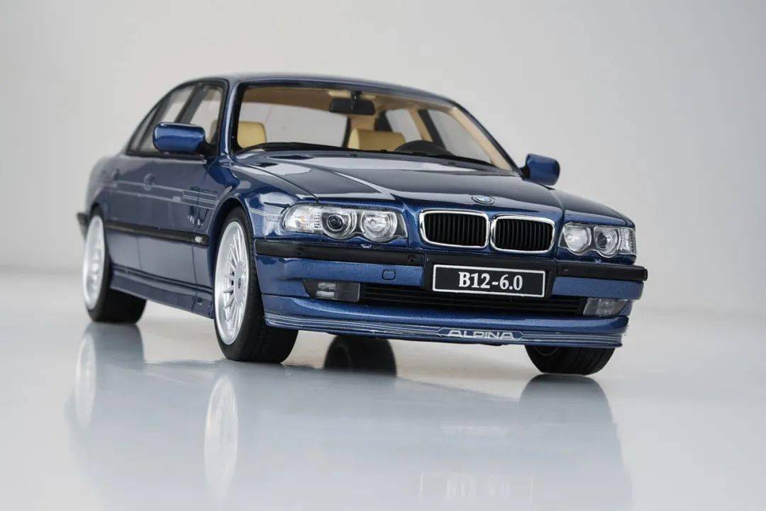 5.9秒破百,极速291kph,市区油耗25升