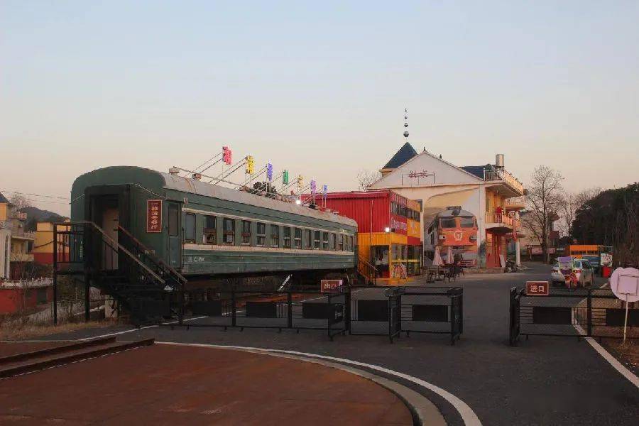 媒体看横峰横峰司铺火车小镇七旬老人用歌声唱出幸福生活