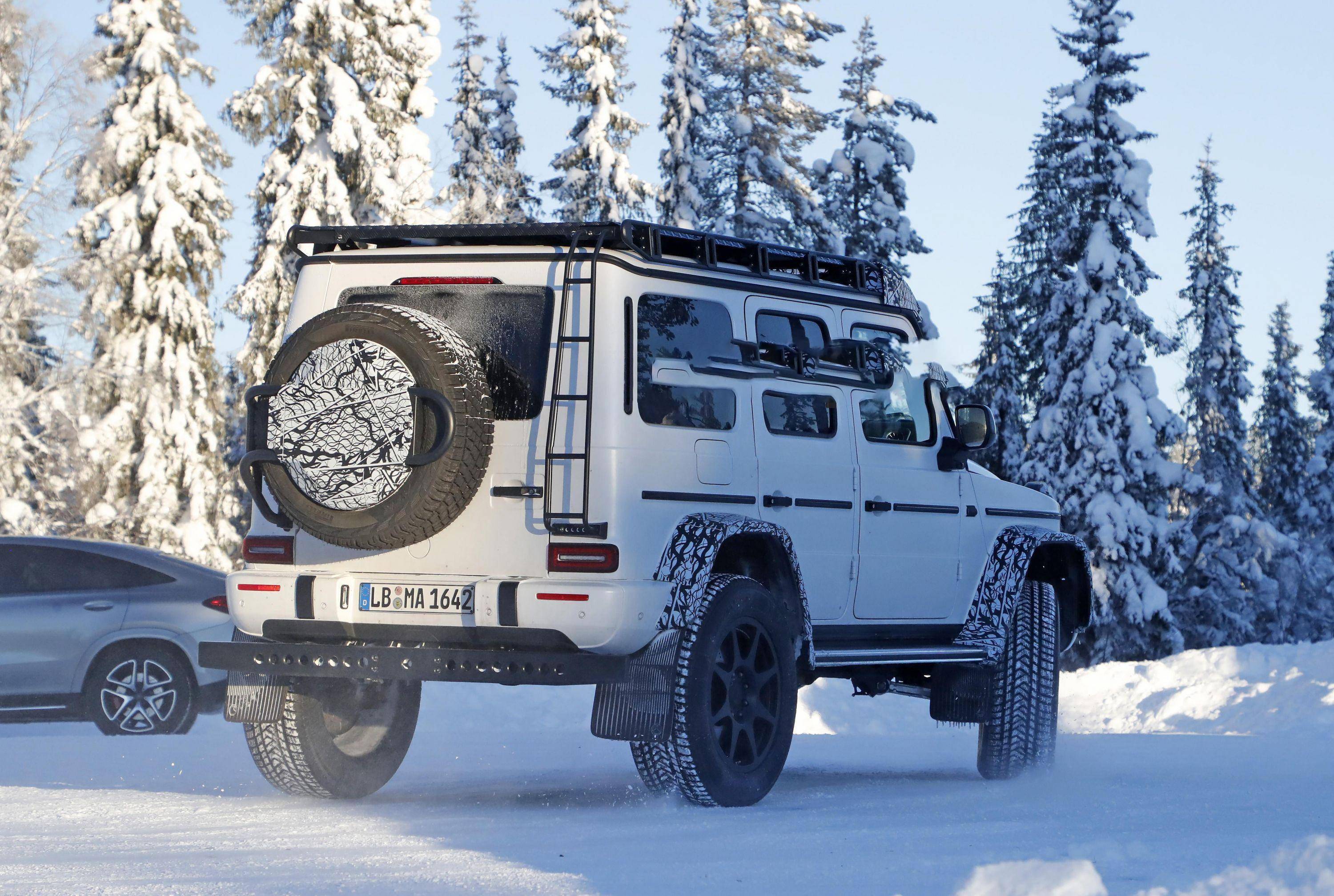 全新奔驰gclass4x4642谍照曝光或并入amg家族