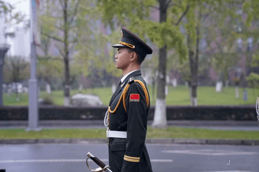 班长国旗手地质人交大这位小伙不简单