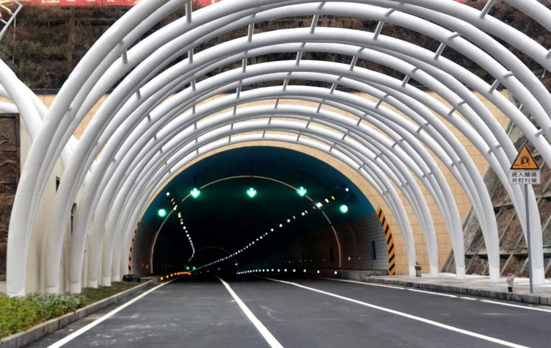 城镇化建设的重要道路正式通车将于今天(2月1日)上午12点左右阳山隧道