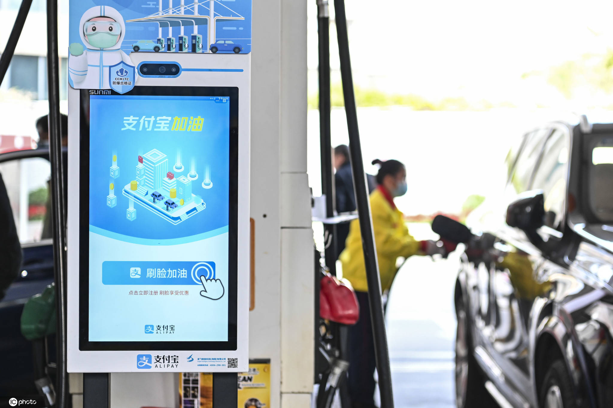 关联|广州一加油站上线智能防爆大屏 顾客刷脸付油费
