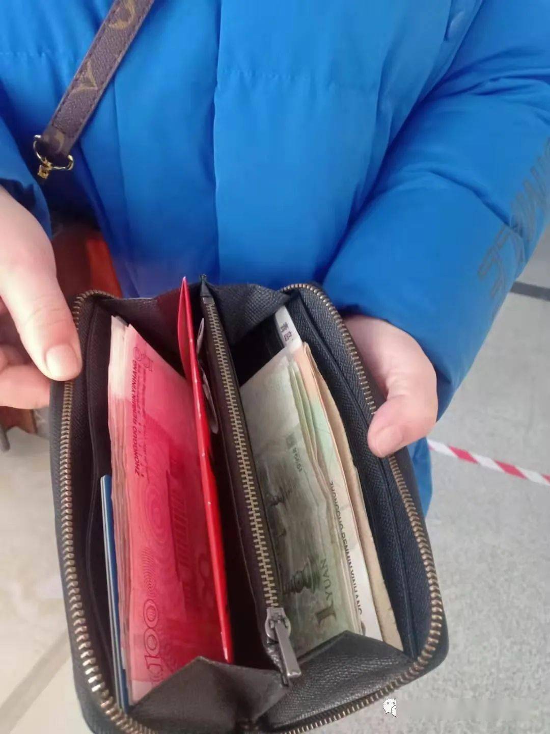 患者就诊丢钱包医务人员连夜寻失主