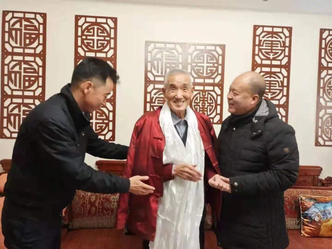 县委书记牛得海看望慰问退休老领导老同志