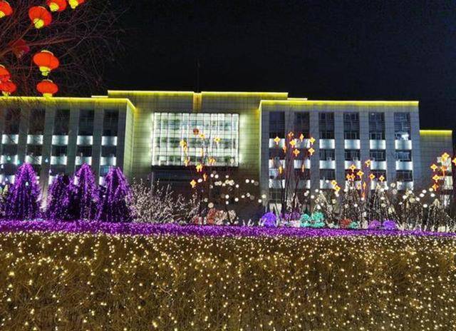 农安县委广场灯光亮化美化工程,历时一个月,近日完成灯光隧道安装