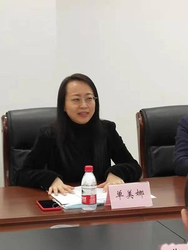 爱心连礼温暖过年大连青基会关爱留连青少年