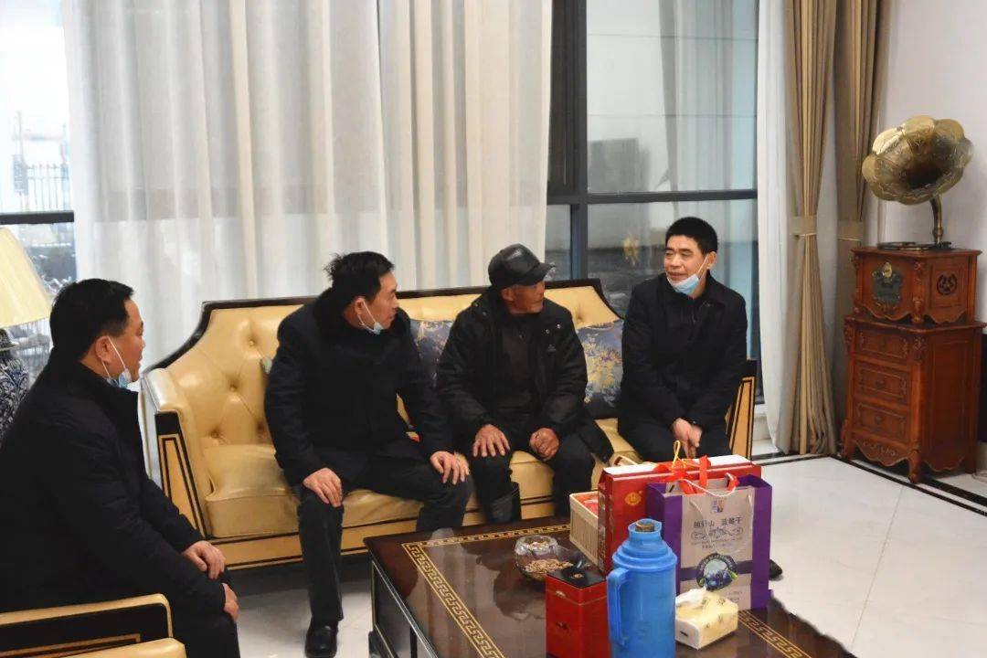 程从春到石牌镇督导疫情防控等工作