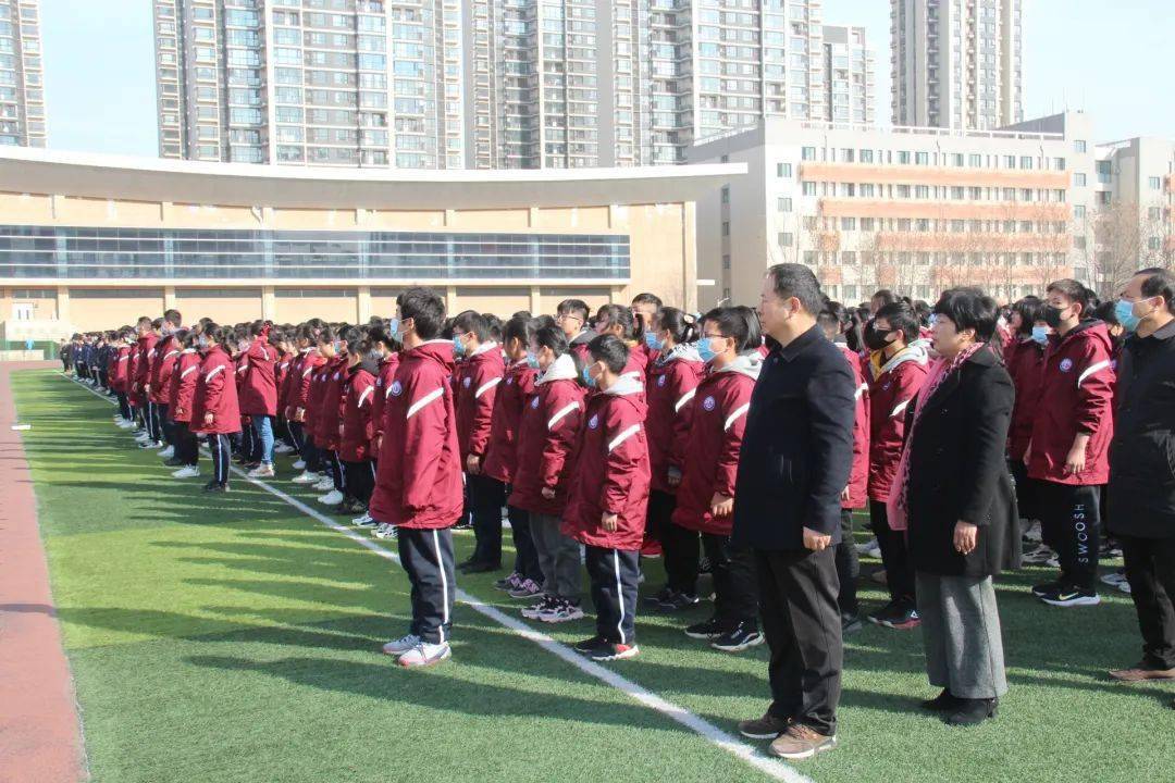 在假期即将来临之际,郑州一中经开区实验学校举行"重视疫情防控,合理