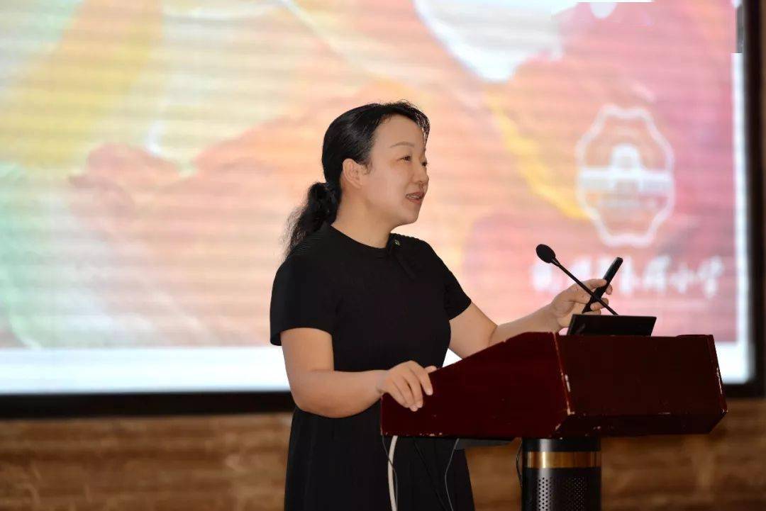 田冰冰把有长远意义的事情做扎实创意班主任204