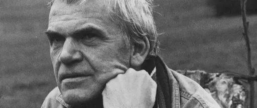 米兰昆德拉人类一思考上帝就发笑