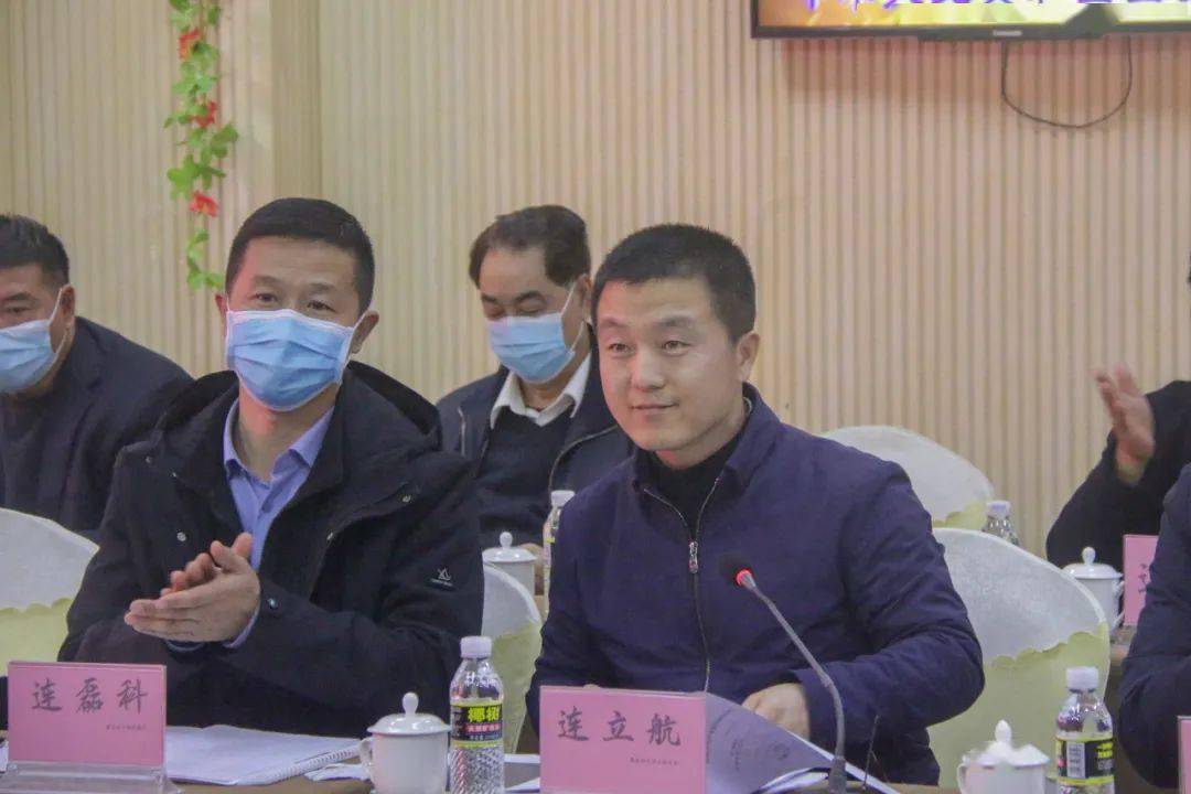 局局长,融媒集团负责人孙波对"上党61凉楼文化园"旅游区进行介绍