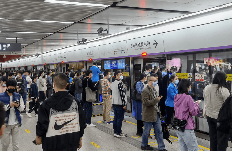 春节期间深圳地铁流量增加乘坐地铁必须遵守这三个乘车要求
