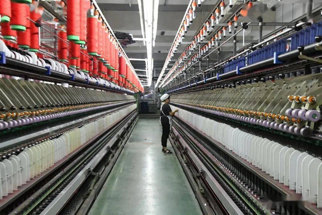 改造升级后的宏港毛纺生产车间一角细节帮助客商唐士明走访帮办项目