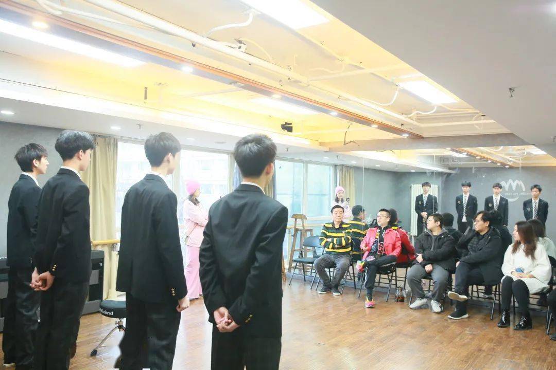 音乐制作人老猫莅临指导男女团！