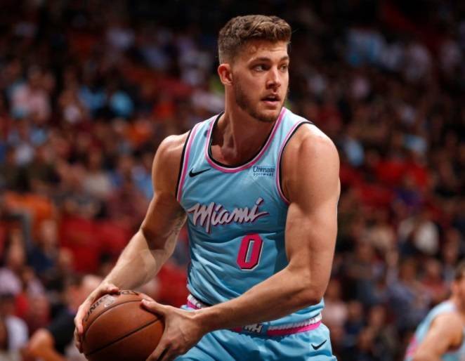 热火莱昂纳德接受肩部手术赛季提前报销