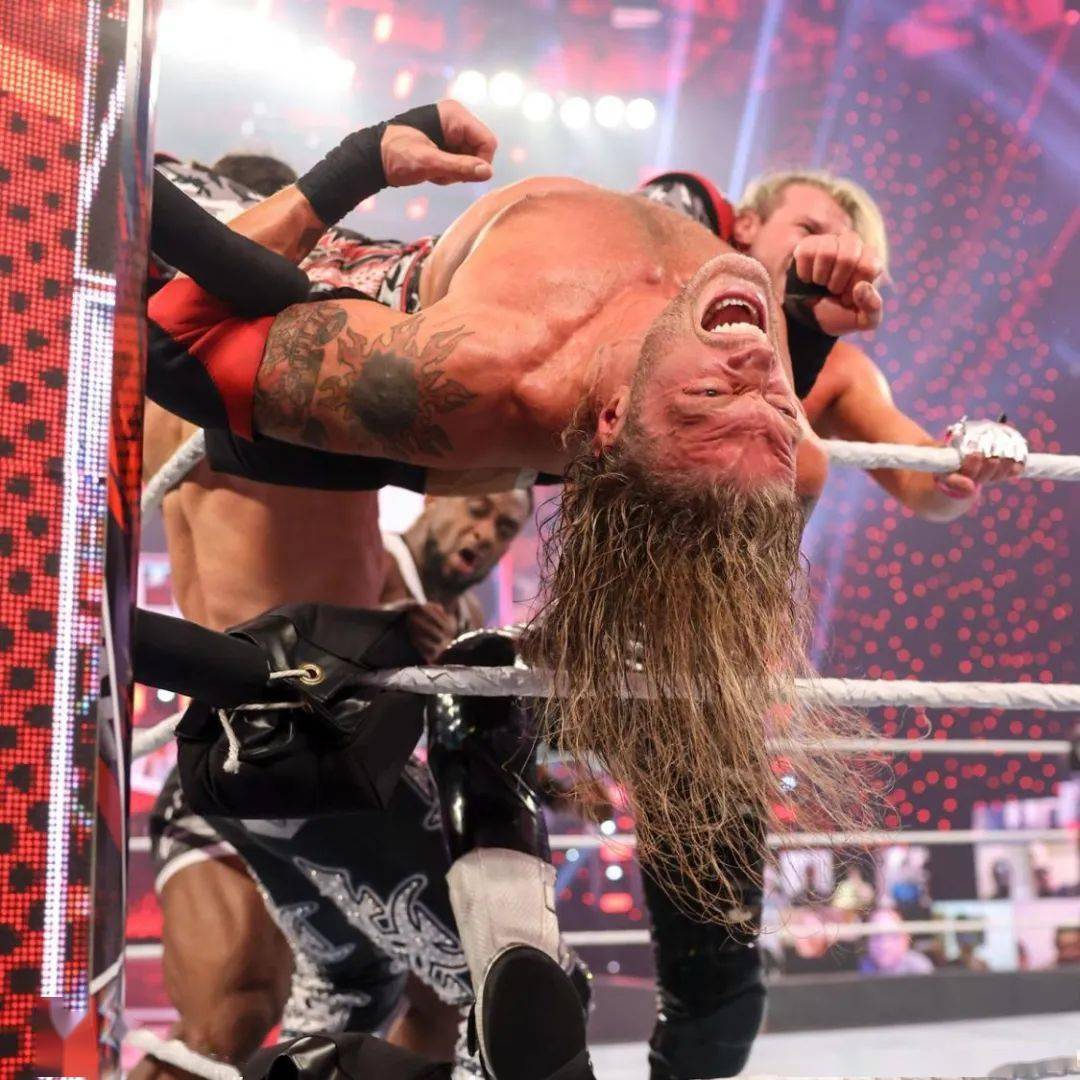 最强飞冲肩之战再次到来艾吉将在摔角狂热37挑战罗曼环球冠军