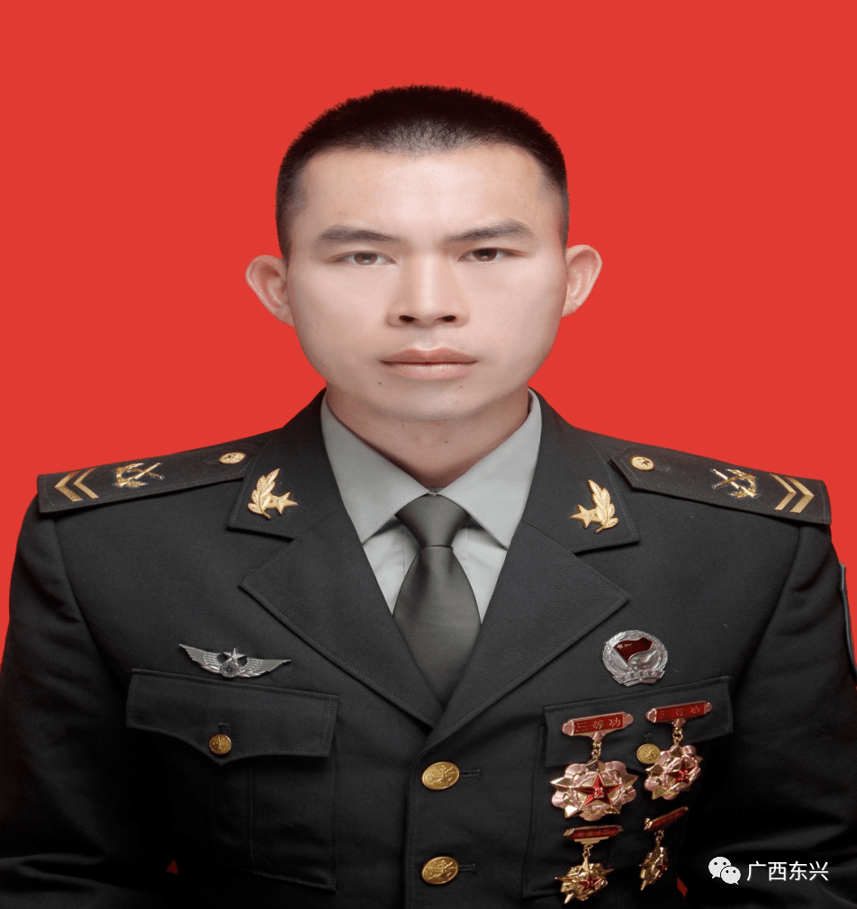 广西防城港市东兴人,2009年12月入伍,现任空军某部战士,四级军士长