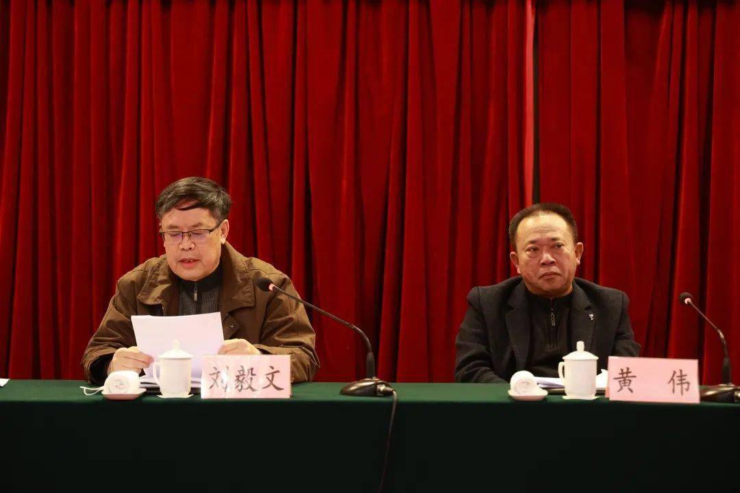 接下来马保庆对今后一个时期的工作提出建议.