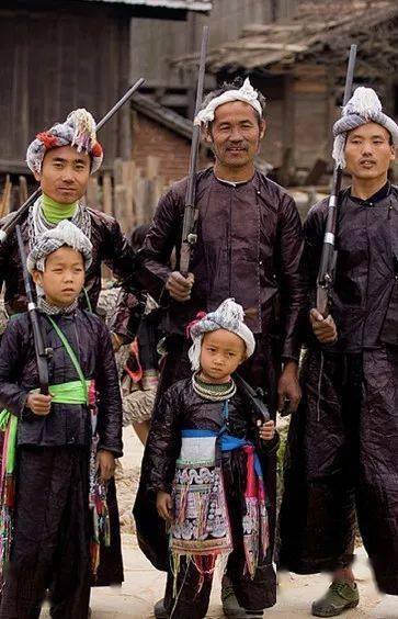 这个苗寨的小孩"不好惹"