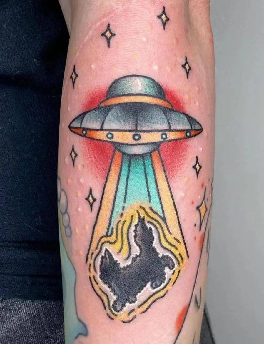 来自地外的不明飞行物ufo纹身