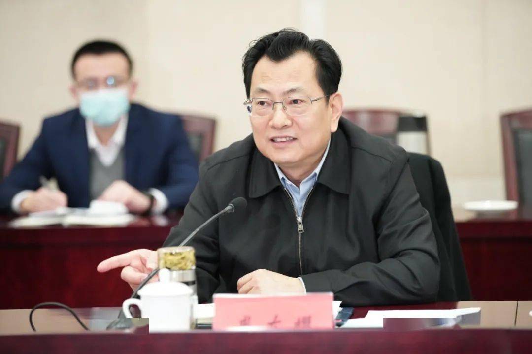 市人大常委会领导胡军,王建康,戎雪海,王建社,市政府领导李关定