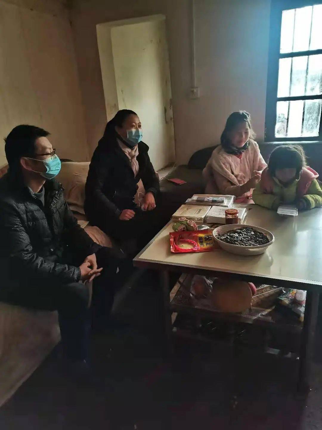 宣威市虹桥街道妇联开展走访慰问困难儿童关爱活动