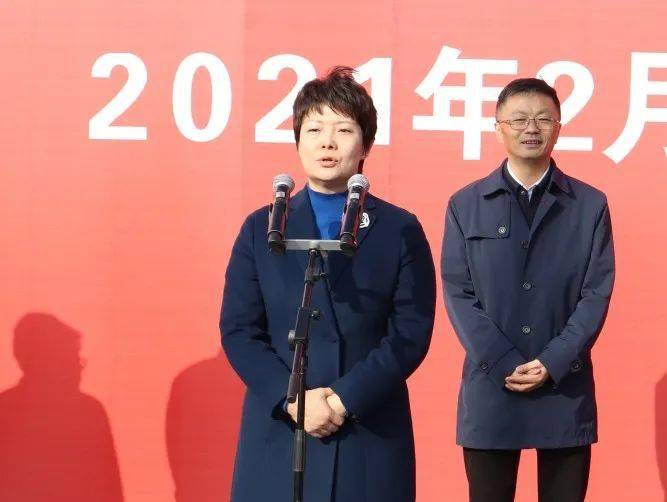 江苏省公路事业发展中心主任史国刚,扬州市委副书记,市长张宝娟,仪征