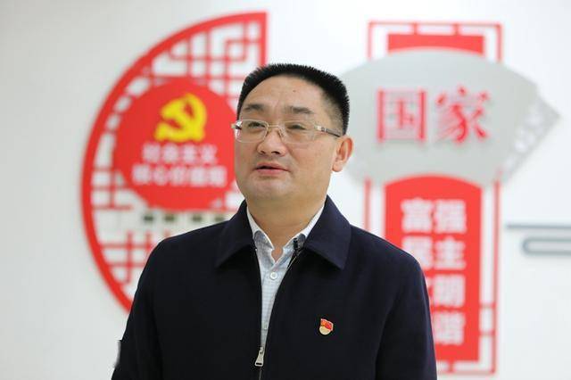 贵州省黔南州福泉市委书记郭正勇向人民网网友拜年