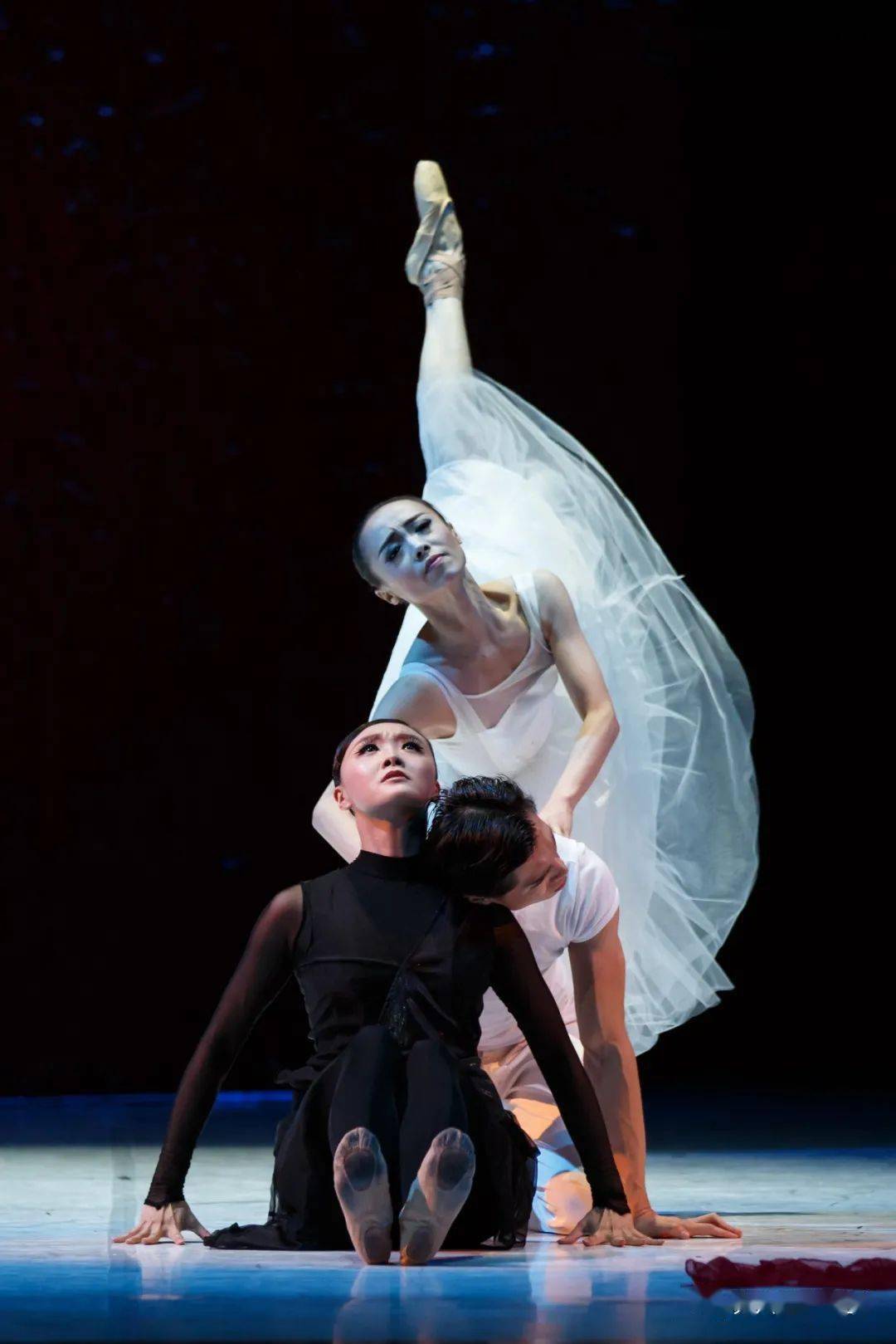 卡门用足尖演绎狂野性感之美