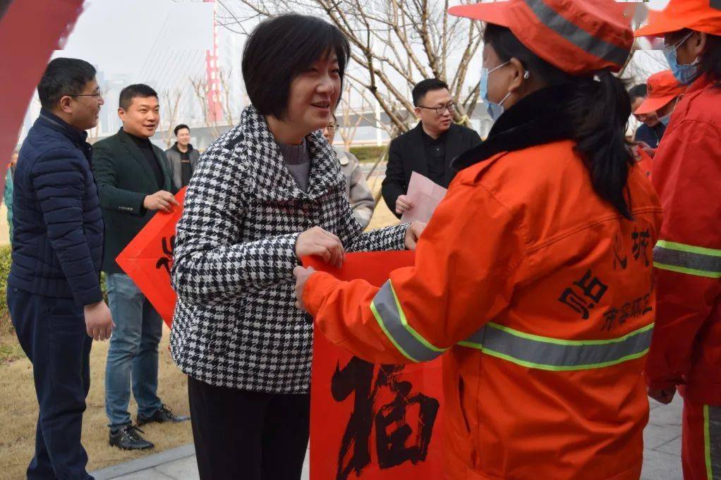 市城管局开展新春慰问活动_赵美英