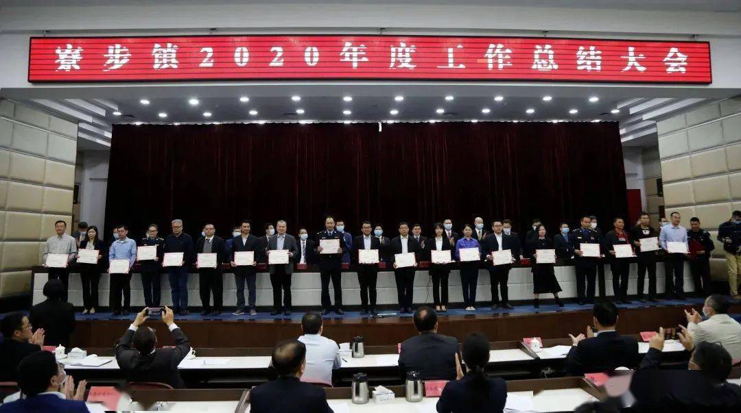 疫情期间经济总量排名_疫情期间中美经济图片(3)
